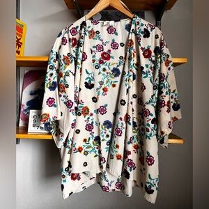 Francesca’s White Floral Open Front Kimono Cardigan S